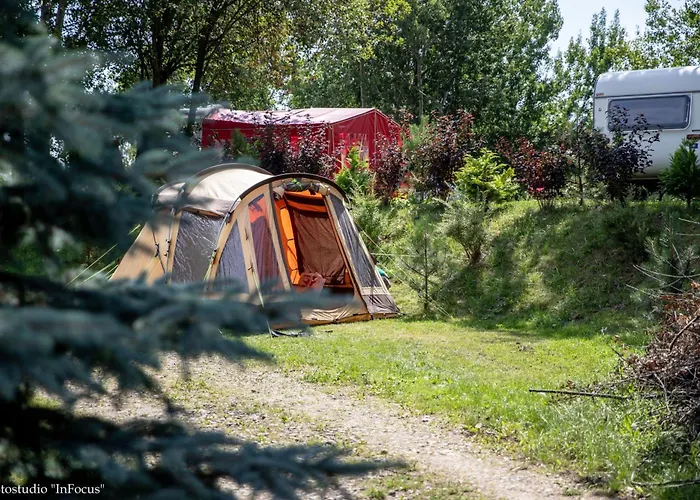 Forteca, Parcele Kempingowe Nad Woda, Z Wlasnym Namiotem Lub Przyczepa *