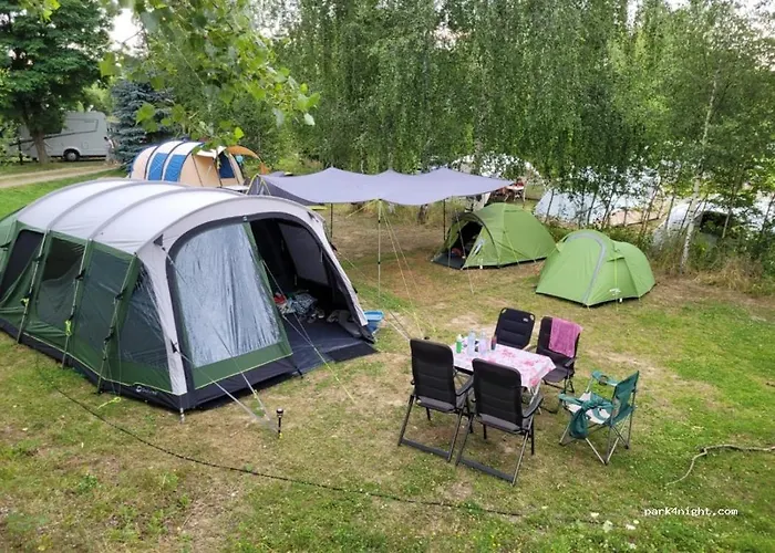 Forteca, Parcele Kempingowe Nad Woda, Z Wlasnym Namiotem Lub Przyczepa * Uciechow